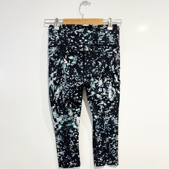 Lululemon Fast & Free Crop II *Nulux 19" - Picture 5 of 10